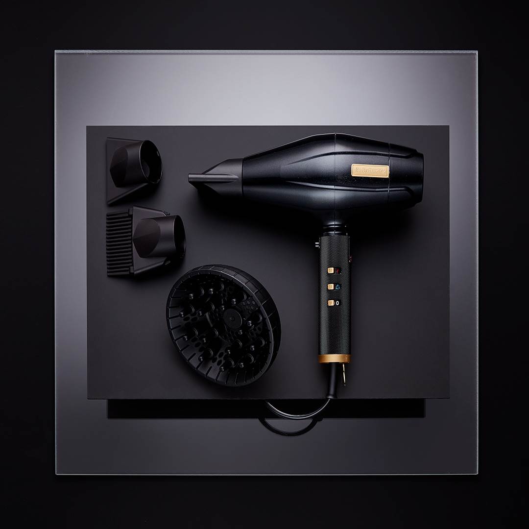 Contenu de la boîte du sèche-cheveux Babyliss Pro BLACK FX avec ses 3 embouts diffuseurs inclus